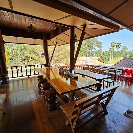 บ้านเรือนไทยมะลิเมืองเก่า スコタイ エクステリア 写真