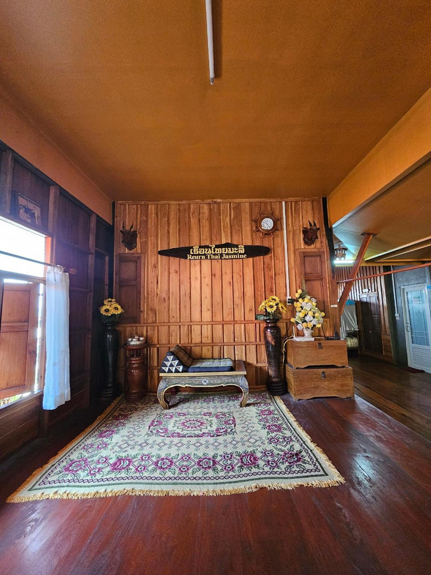 บ้านเรือนไทยมะลิเมืองเก่า スコタイ エクステリア 写真