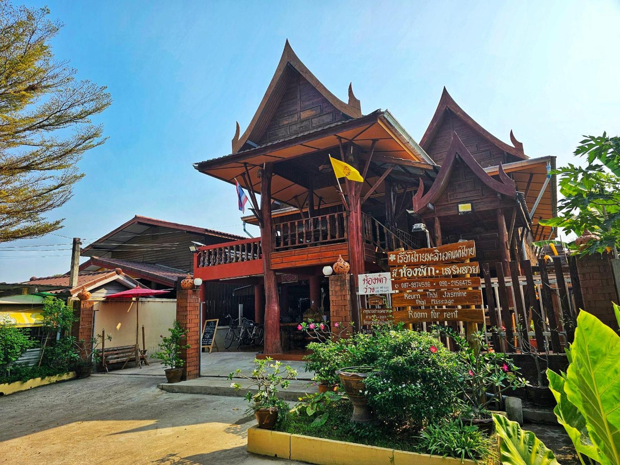 บ้านเรือนไทยมะลิเมืองเก่า スコタイ エクステリア 写真