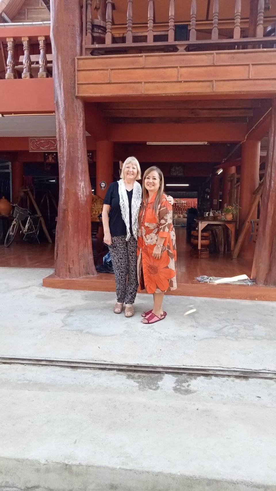 บ้านเรือนไทยมะลิเมืองเก่า スコタイ エクステリア 写真